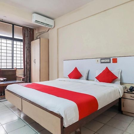 Oyo Hotel Hindustan Deluxe Мангалор Екстериор снимка